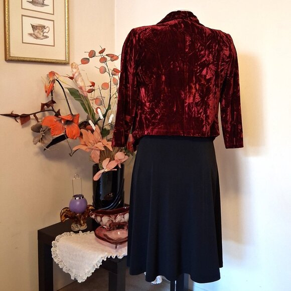 NWOT JOLIBEL Woman's Elegant Shrugs Wine Red Burgundy ¾ Sleeves Cropped Top 8 - Picture 9 of 9